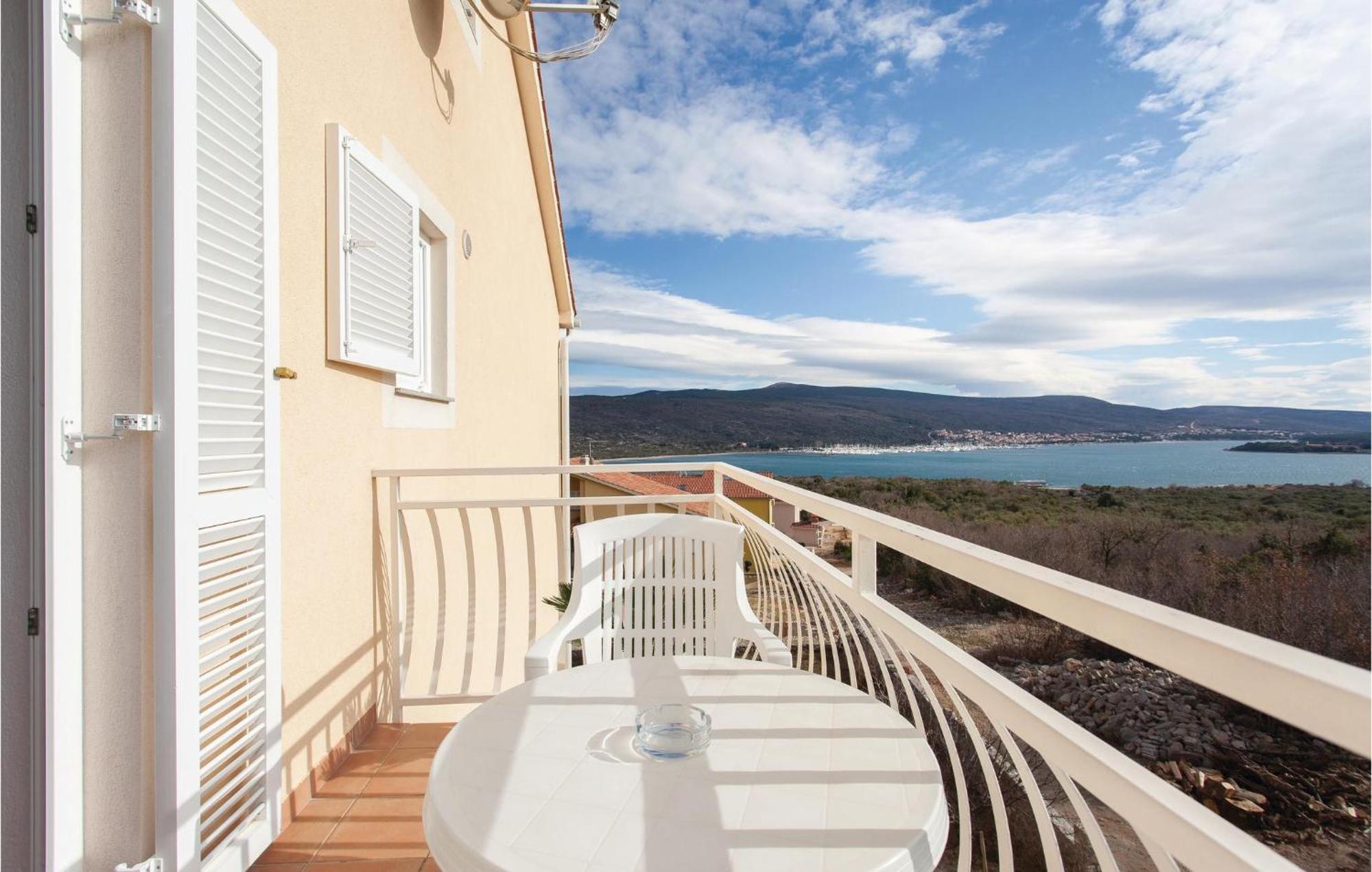 Stunning Apartment In Kornic With House Sea View Kültér fotó