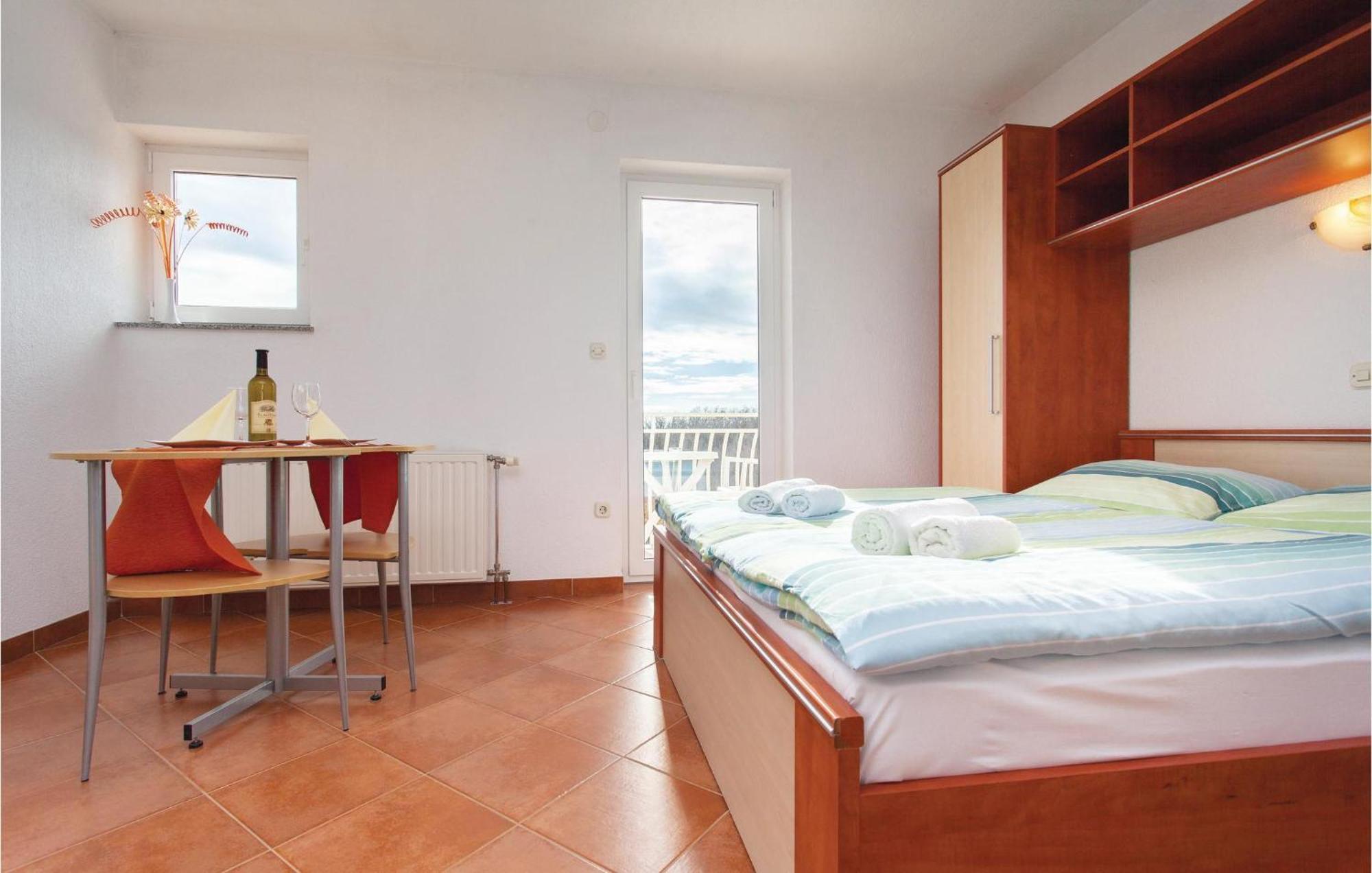 Stunning Apartment In Kornic With House Sea View Kültér fotó